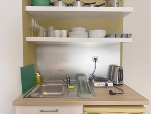 Basic Triple Room, Balcony | Private kitchen | Mini-fridge, coffee/tea maker, electric kettle, cookware/dishes/utensils - Seagull apartments by halu. Building B (Katerini)