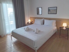 ห้องคลาสสิกดับเบิล, ระเบียง | เตารีด/โต๊ะรีดผ้า, Wi-Fi ฟรี, ผ้าปูที่นอน