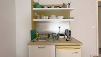 Basic Triple Room, Balcony | Private kitchen | Mini-fridge, coffee/tea maker, electric kettle, cookware/dishes/utensils
