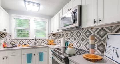 Jacksonville Apartment w/ Private Patio Near Nas!