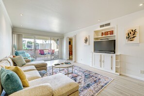 Apartment (2 Bedrooms) | Front of property - Walkable Scottsdale Condo w/ Pool Access! (Scottsdale)