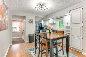 Interior - ~ 2 Mi to Downtown: Bright Apt in Lansing! (Lansing)