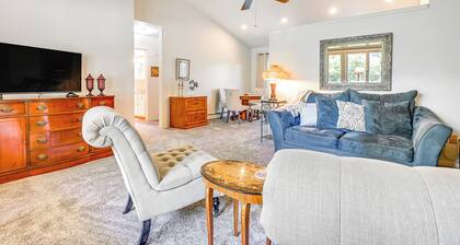 3 Mi to Michigan State: Apt w/ Patio in Lansing!