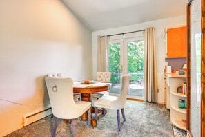 Apartment (2 Bedrooms) | Interior - 3 Mi to Michigan State: Duplex w/ Patio in Lansing (Lansing)