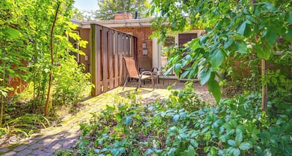 3 Mi to Michigan State: Apt w/ Patio in Lansing!