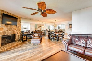 Villa (3 Bedrooms) | Interior - Lakefront Dadeville Villa w/ Deck & Private Dock! (Dadeville)