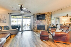 Villa (3 Bedrooms) | Interior - Lakefront Dadeville Villa w/ Deck & Private Dock! (Dadeville)