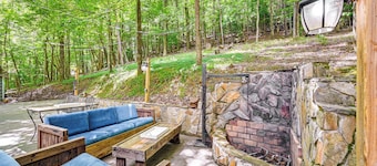 Patio & Fire Pit: Charming Cabin in Roaring Gap!
