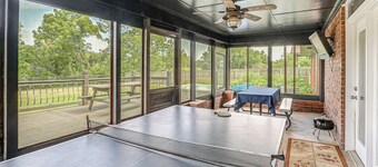 Waterfront Kansas Home w/ Private Fire Pit!