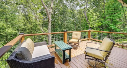 Pet-friendly West Jefferson Home w/ River View!