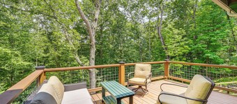 Pet-friendly West Jefferson Home w/ River View!