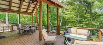 Pet-friendly West Jefferson Home w/ River View!