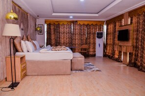 Appartement présidentiel, vue sur la ville | Coffre-fort, bureau, espace de travail pour ordinateurs portables