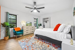 4 Schlafzimmer, Schreibtisch, Bügeleisen/Bügelbrett, Reisekinderbett