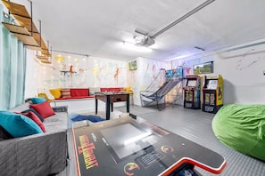 Spielezimmer