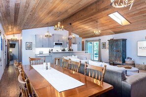 Interior - Timb07 - Great for Families, Hot Tub, AC, Foosball (Sunriver)