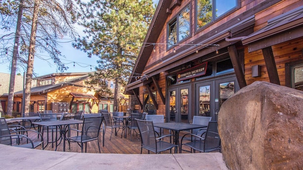 Outdoor dining - Timb07 - Great for Families, Hot Tub, AC, Foosball (Sunriver)