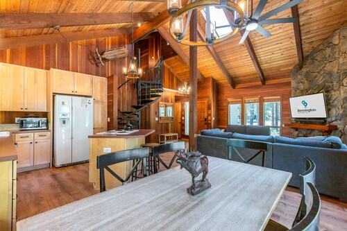 CENT07 - Charming Home, Great for Families