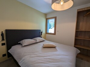 3 bedrooms, free WiFi, bed sheets