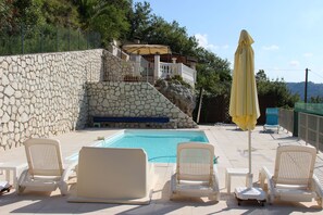 Outdoor pool - ROCABEL AUTHENTIC CHARM SOUTH-FACING PANORAMIC VIEW OF THE VALLEY AND SEA (Gattières)