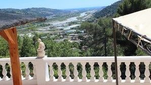 A balcony with a view of a river and surrounding greenery. - ROCABEL AUTHENTIC CHARM SOUTH-FACING PANORAMIC VIEW OF THE VALLEY AND SEA (Gattières)