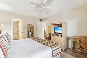 2 chambres, bureau, fer et planche à repasser, lit de bébé portatif