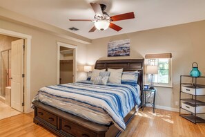 House | 4 bilik tidur, seterika/papan seterika, Wi-fi percuma, cadar katil 