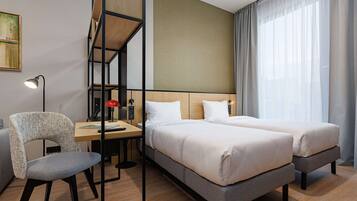 Studio, Meerdere bedden, kitchenette (30SQM) | Een kluis op de kamer, een bureau, een laptopwerkplek