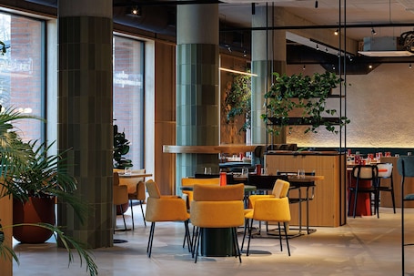 Breakfast, lunch and dinner served