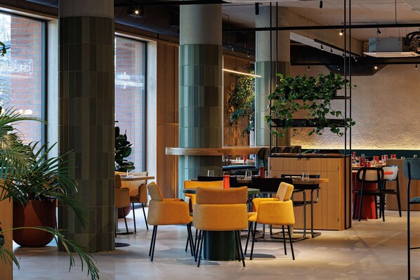 Petit déjeuner, déjeuner et dîner servis sur place