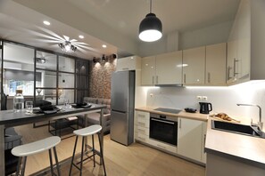 Apartament de luxe | Sala d'estar | Televisor LED de 32 polzades amb canals digitals 