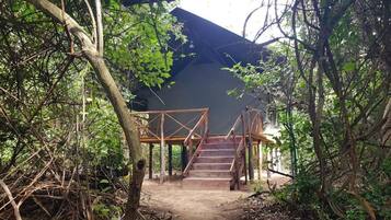 Lều Deluxe | Bàn, khu vực làm việc phù hợp cho laptop