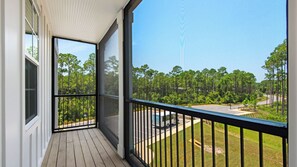 公寓客房, 多張床, 可使用泳池, 海景 | 住宿一隅