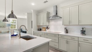 Apartment, Mehrere Betten, Whirlpool, Meerblick | Eigene Küche