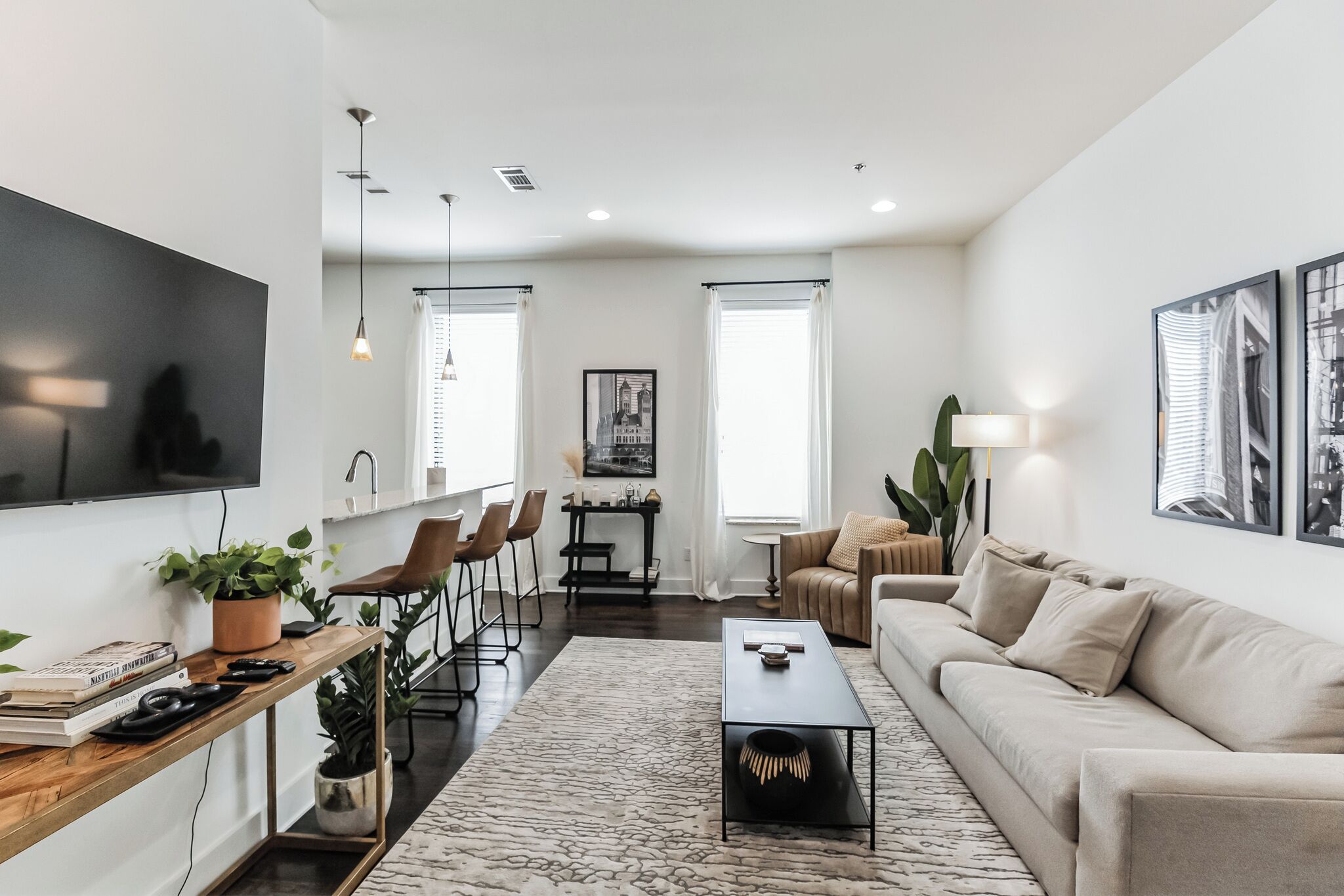 Midtown Music City – A Chic Retreat for 3, Walk to Dining & Attractions!