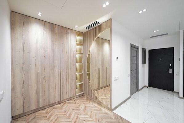 المنشأة من الداخل