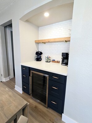 Coffee and/or coffee maker - Blue Wave Suites (Clearwater Beach)