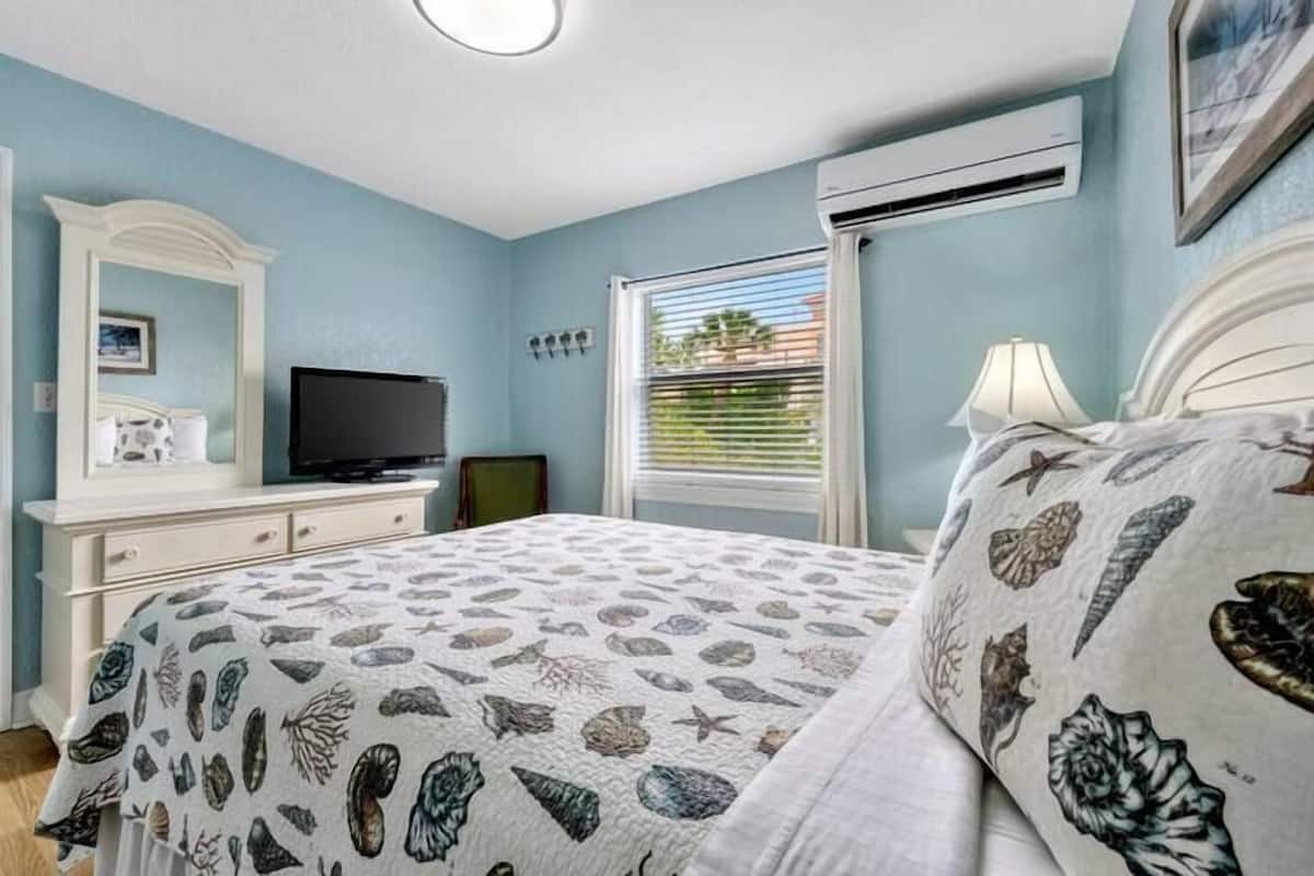 1 bedroom, premium bedding, pillowtop beds, individually decorated