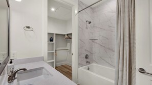 Bloc d'apartaments, 1 llit de matrimoni gran i sofà llit, accés a la piscina, vistes a l'oceà | Bany