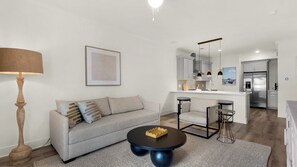 Lejlighed - 1 kingsize-seng med sovesofa - adgang til pool - havudsigt | Opholdsområde | Tv, MP3-dockingstation