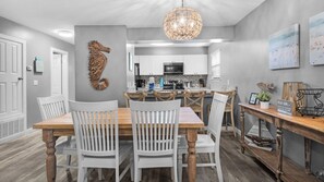Townhome - flera sängar - balkong - utsikt mot trädgården (Cassine Gardens 184) | Restauranger