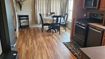 冰箱、微波炉、烤箱、炉灶