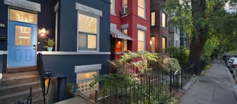 Cute And Charming 1br In Fantastic Location 1 Bedroom Townhouse by RedAwning