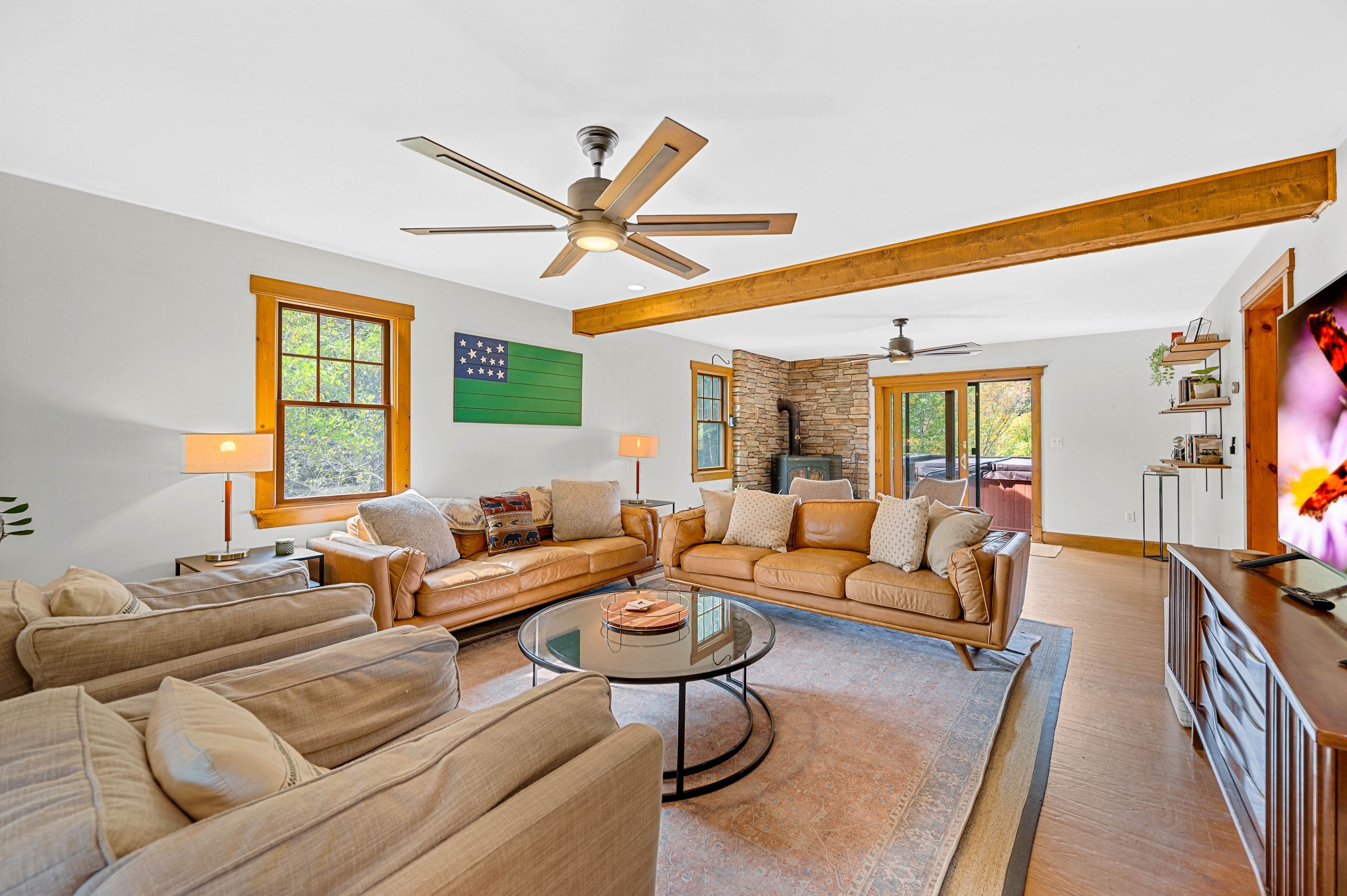 House, 4 Bedrooms | Living area | Smart TV
