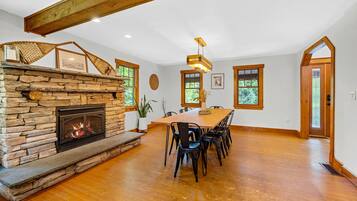 House, 4 Bedrooms | Dining