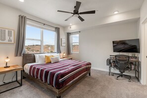 2 bedrooms, desk, laptop workspace, iron/ironing board - Ponderosa Place 2 Bedroom Condo (St. George)