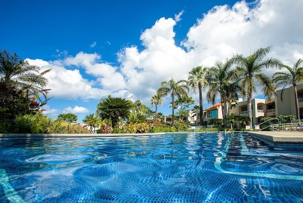 Appart'hôtel, 2 chambres | Piscine