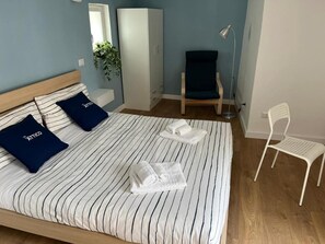 1 chambre, fer et planche à repasser, Wi-Fi, draps fournis