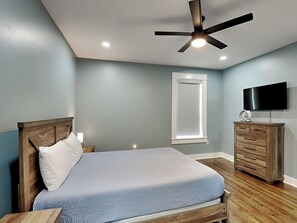 4 habitaciones, tabla de planchar con plancha, internet y ropa de cama 