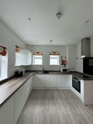 Apartment, 1 Bedroom | Private kitchen - Armyn House Apartments (Falmouth)
